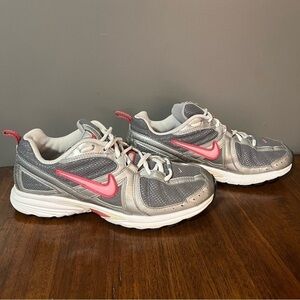 Nike Impact Zone Retro Women
Size 11 Gray Pink Athletic
Running Shoes 327860-061